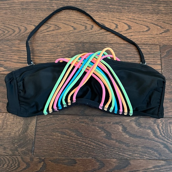 Wet Seal Black Bandeau with colourful lines - Picture 2 of 5